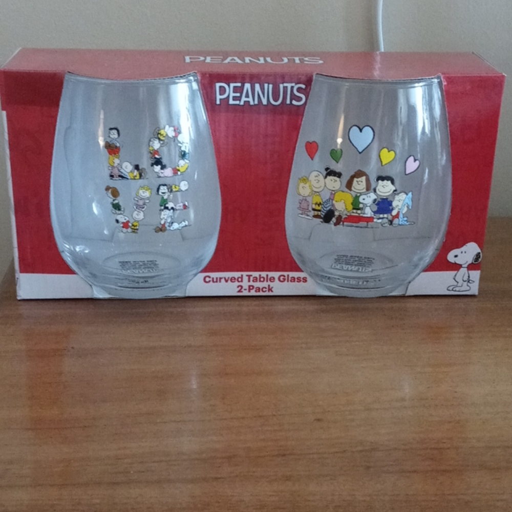 Snoopy table glasses